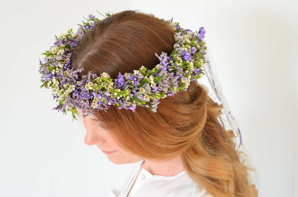 Hochzeit in der Trendfarbe Ultra-Violett - Teil 2: Haarkranz selber binden