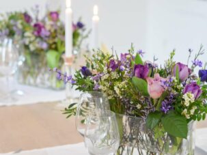 Hochzeit in der Trendfarbe Ultra-Violett - Teil 3: Tisch- und Serviettendeko selber machen