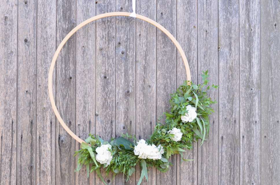 Floral Hoop – trendige DIY-Dekorationsidee für Hochzeit und Sommerfeste