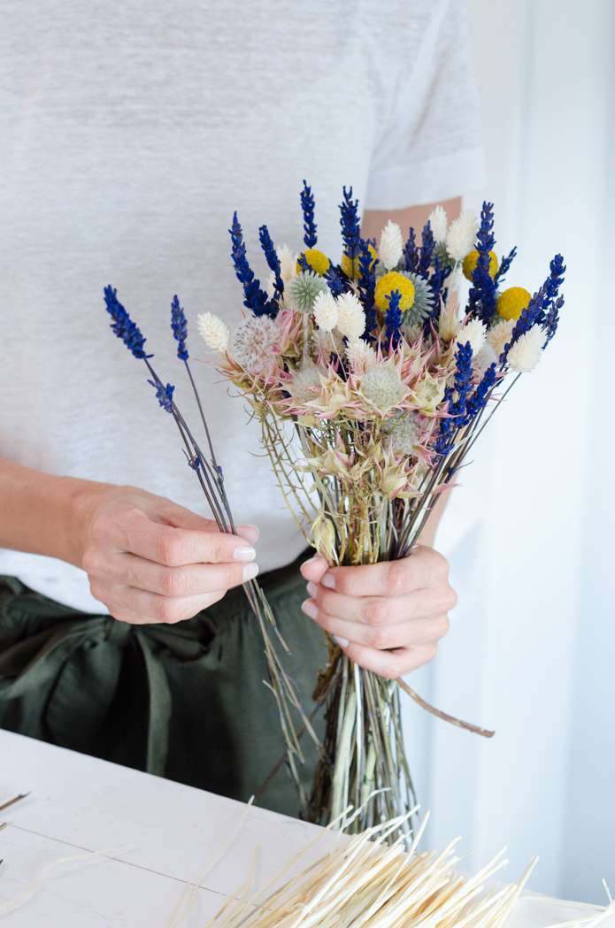 Strauß aus Trockenblumen selber binden – Dauerhaftes für die Vase