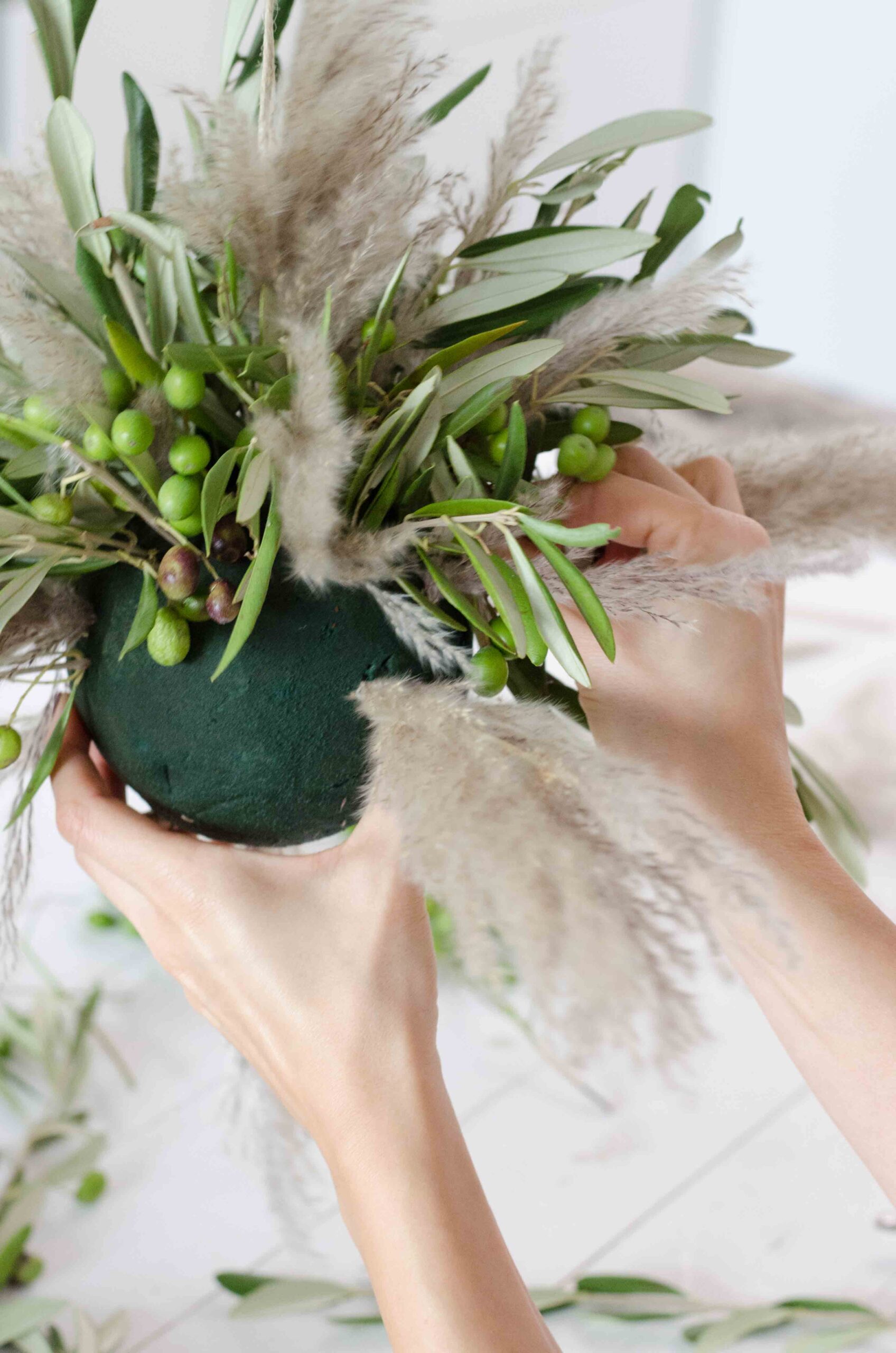 Hochzeit_Boho_Kugel_DIY_Pampasgras_Olive