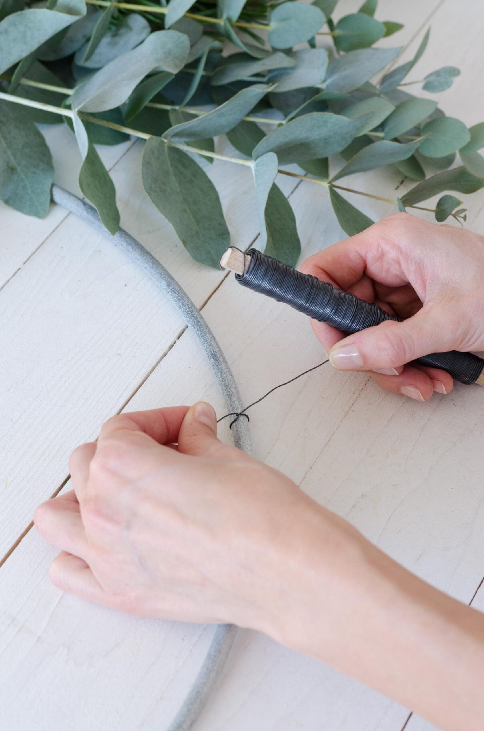 Advent_Boho_Kranz_DIY_Draht befestigen
