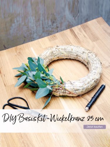 Ein DIY Basis-Wickelkranz Set mit Eukalyptus Strohrömer und Wickeldraht.