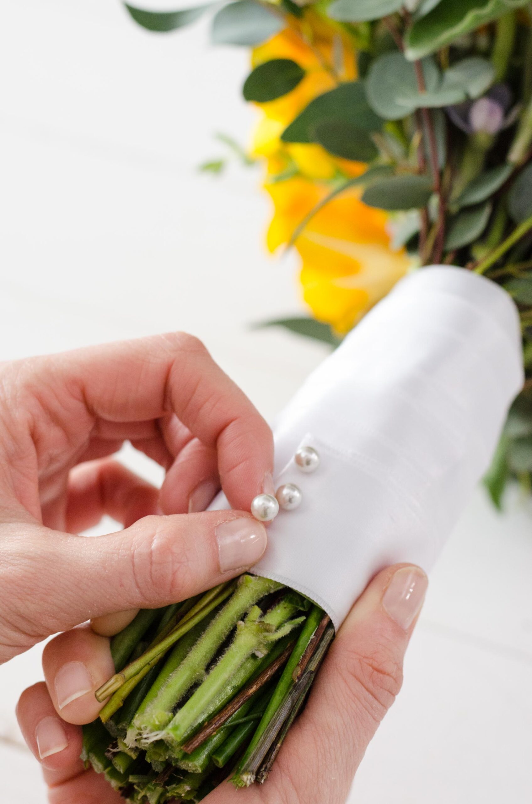 Hochzeit_Frühling_Brautstrauss_DIY_Dekonadeln