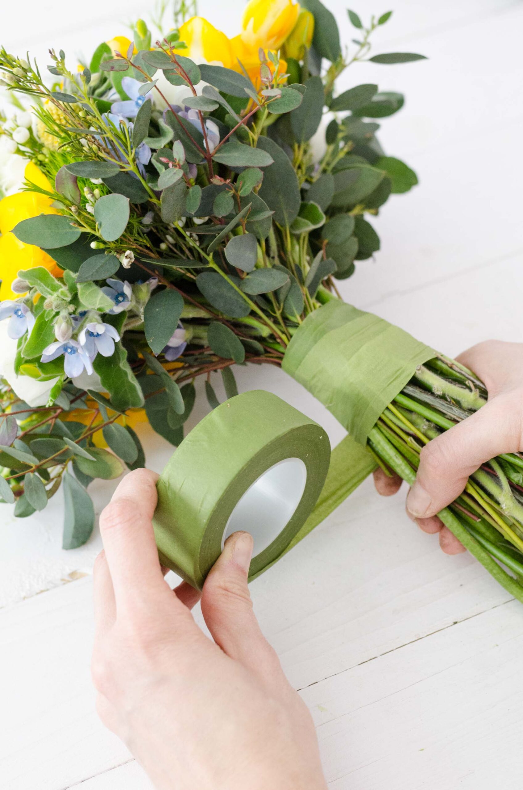 Hochzeit_Frühling_Brautstrauss_DIY_Floristentape