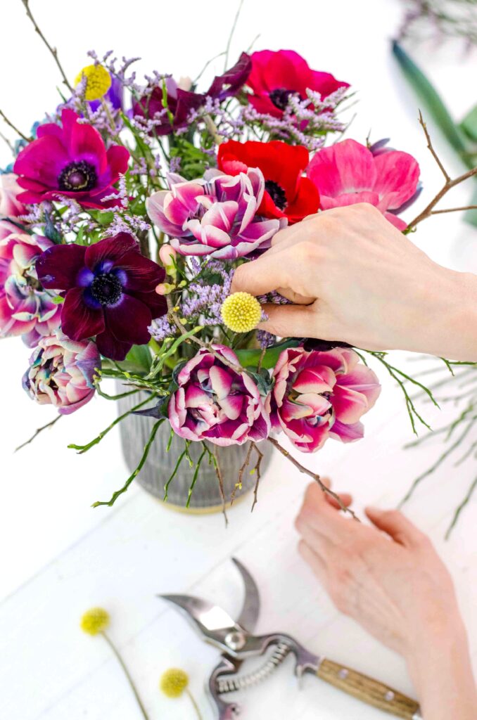 frühling_strauss_bunt_diy_tulpen_craspedia