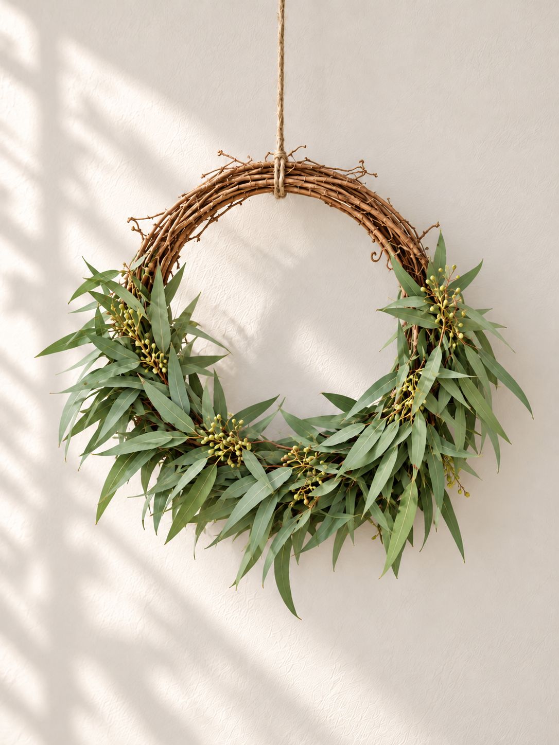 Flower Hoop mit Eukalyptus und natürlichen Fruchtständen - 25 - 30 cm